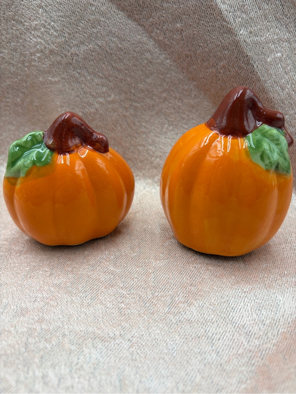 Vintage Ceramic Orange Pumpkin salt and pepper shakers EUC